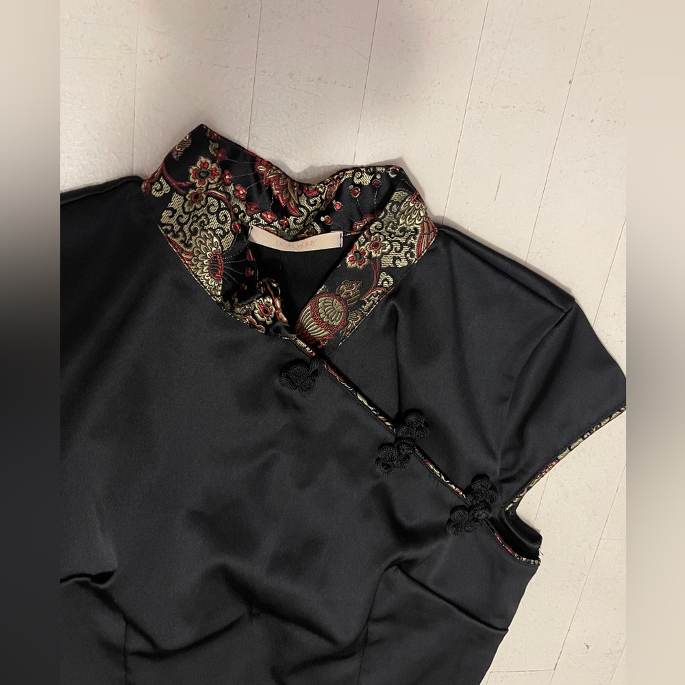 Y2K Asian inspired top. Satin feel. Size S